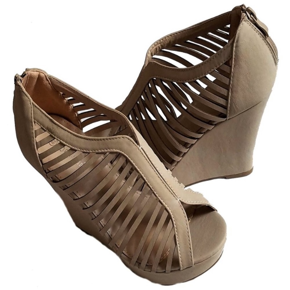 Adorable strappy beige wedges